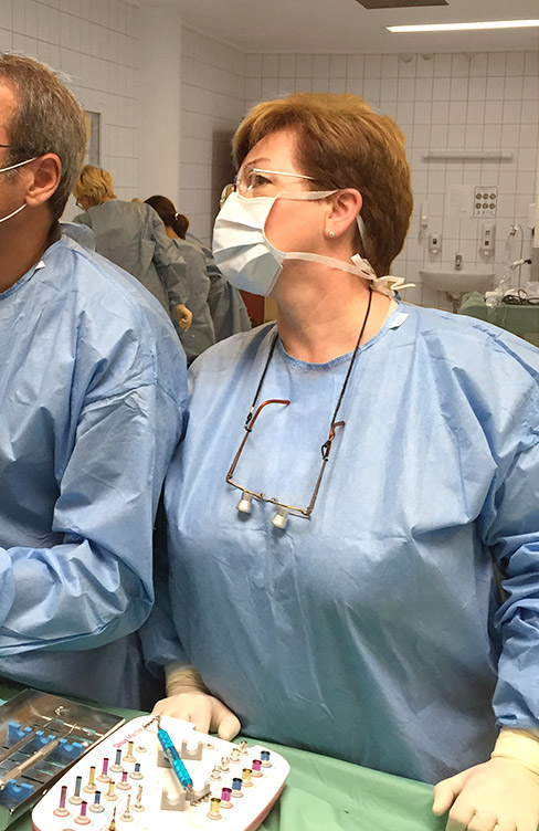 Dr. Stefaniak beim Humanpräparatekurs © OT medical = Bildquelle Dr. Stefaniak beim Humanpräparatekurs © OT medical = Bildquelle